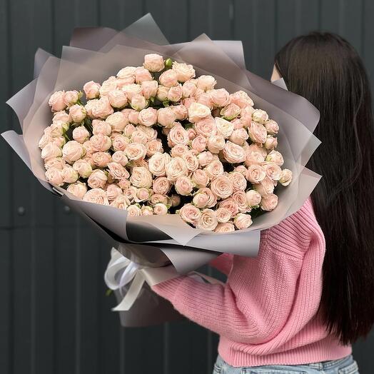 Кустовые пионовидные розы нежность