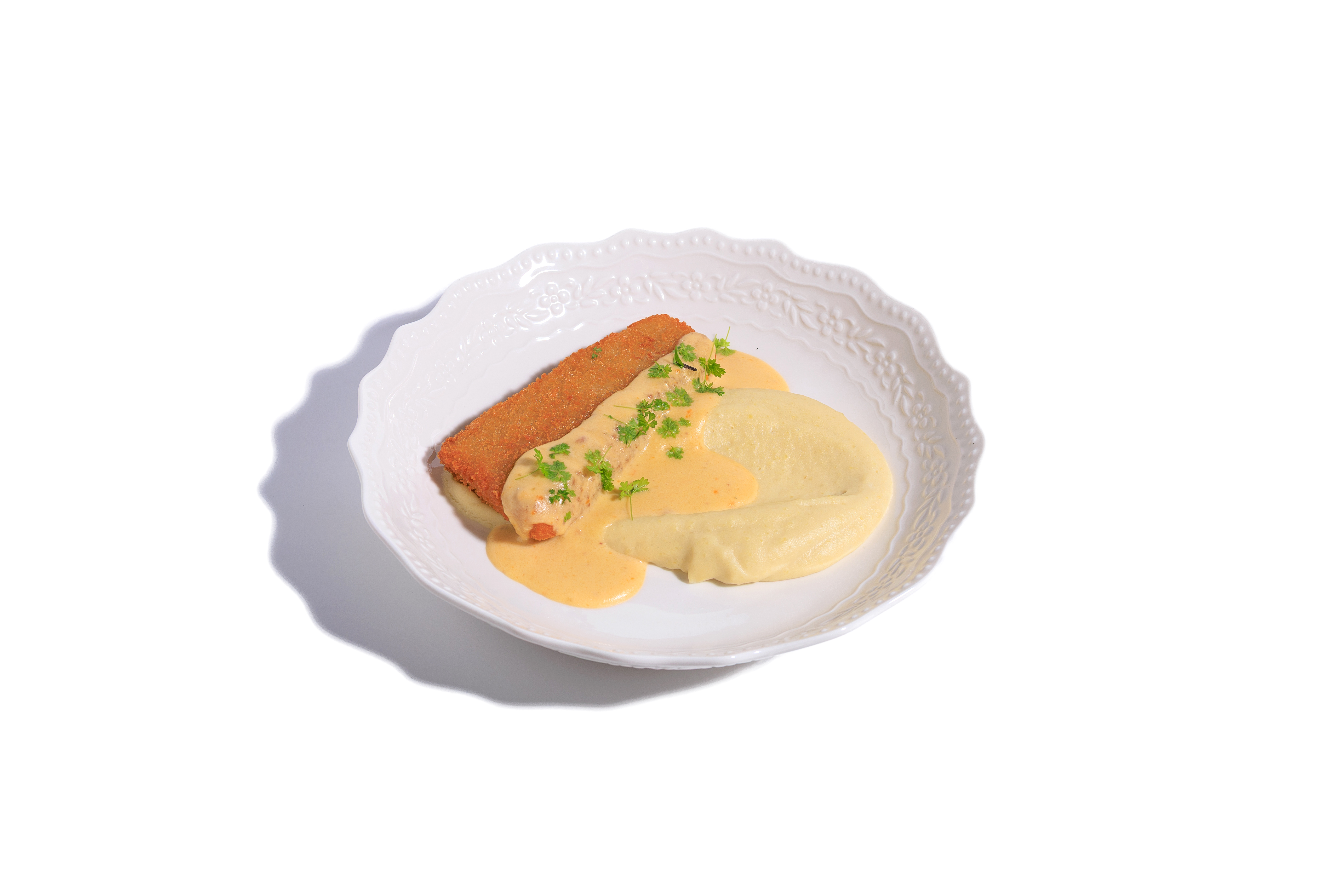 Котлетка из филе трески с трюфельным пюре и сырным соусом.
