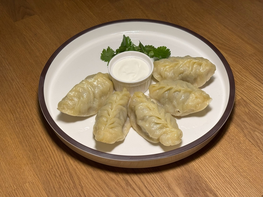 Манты свино-говяжьи  5 шт со сметаной