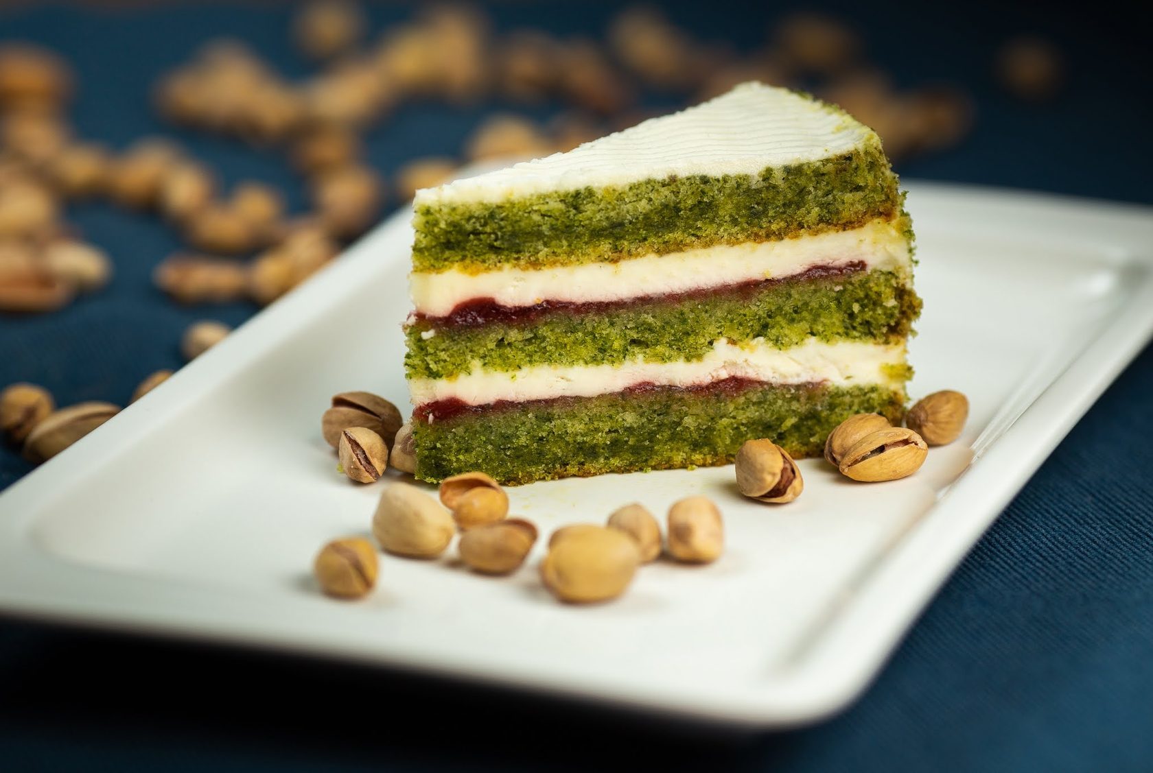 Торт Фисташковый с малиной( кусок)