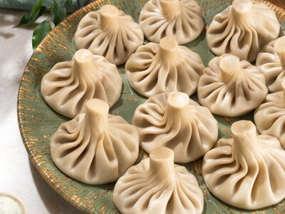 Хинкали с курицей и копченым сулугуни