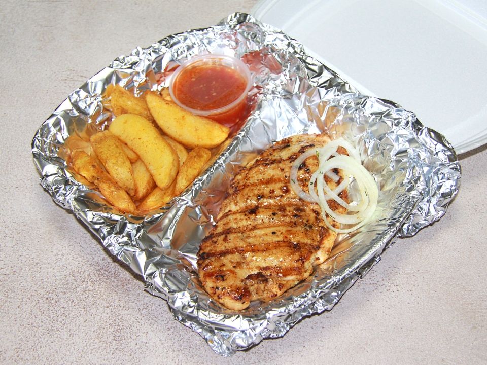 Лакомый кусочек и картофельные дольки