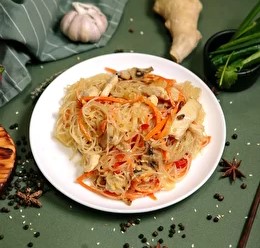 Фунчеза с куриным филе в кисл-слад. соус