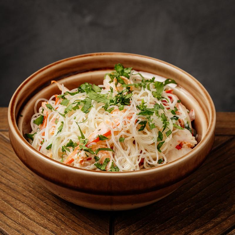 Салат с фунчозой и креветками
