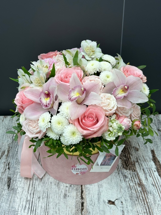 Шикарная бархатная коробочка с нежнейшими цветами