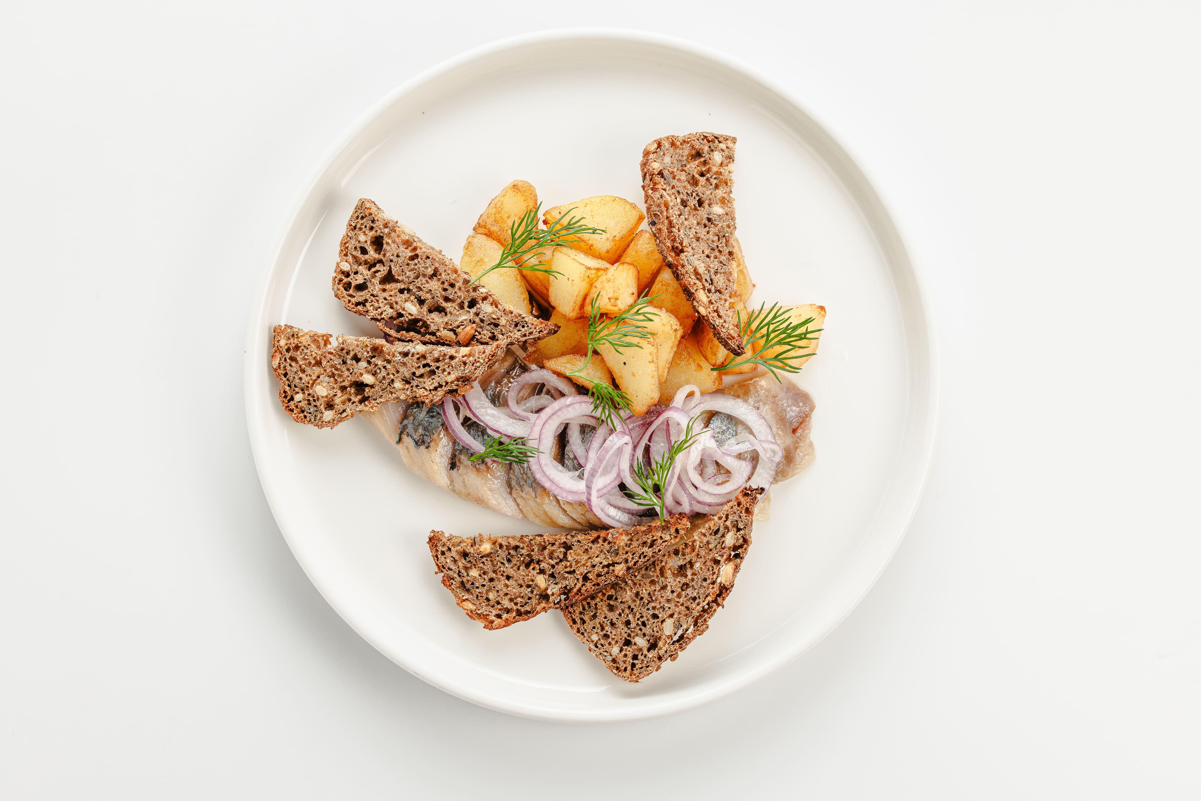 Сельдь с гарниром