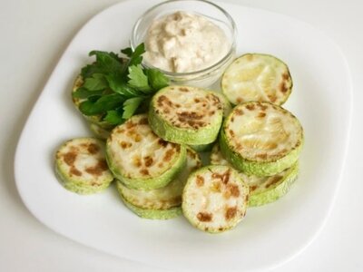Кабачки с соусом