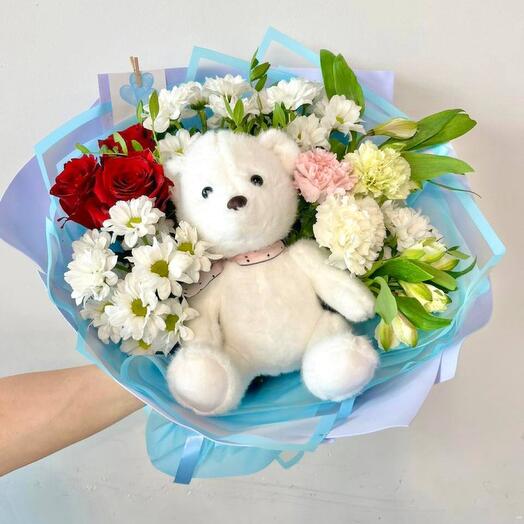 Букет «Мишутка» из роз, хризантем, альстромерий и диантусов