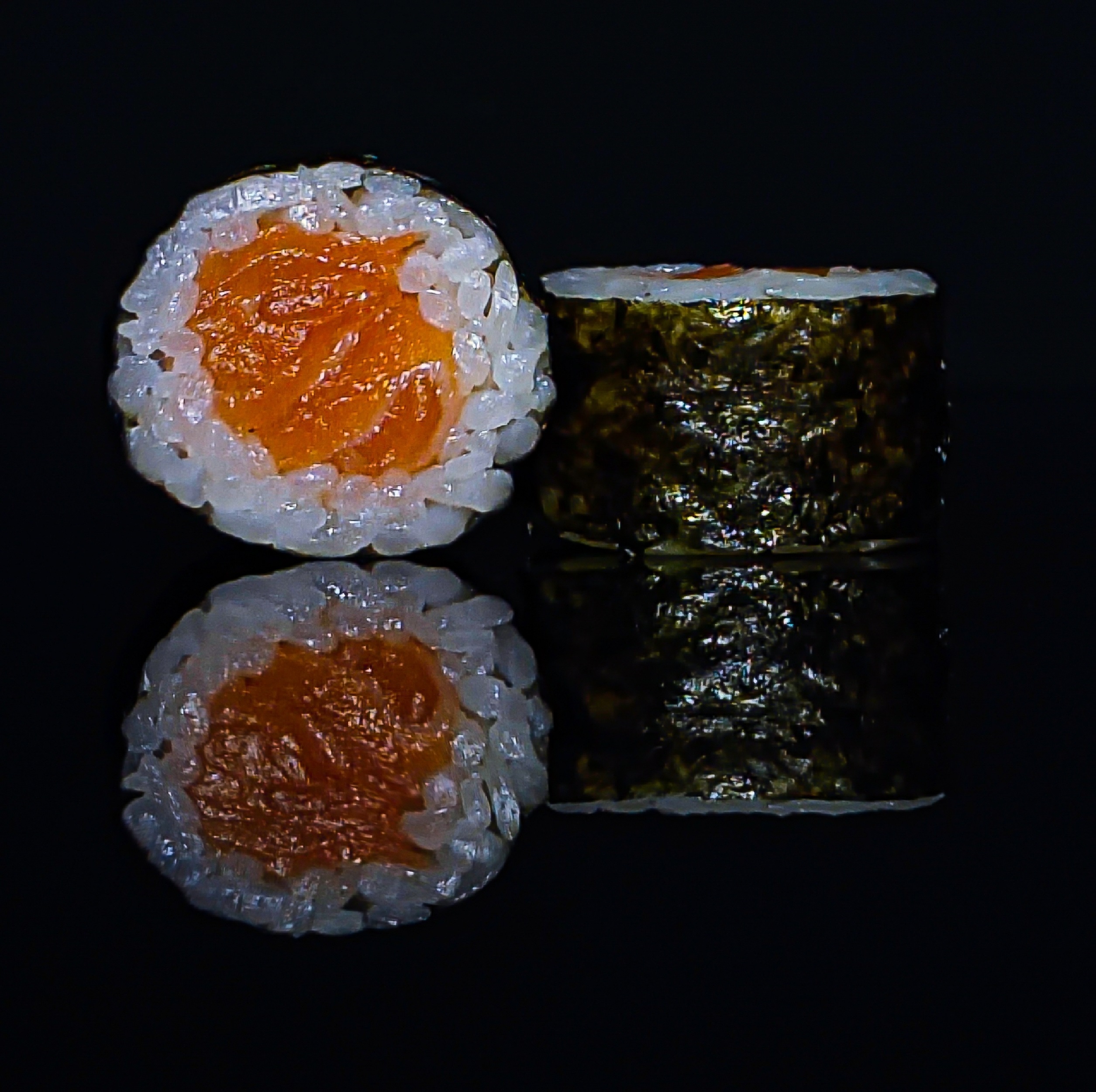 Ролл с лососем