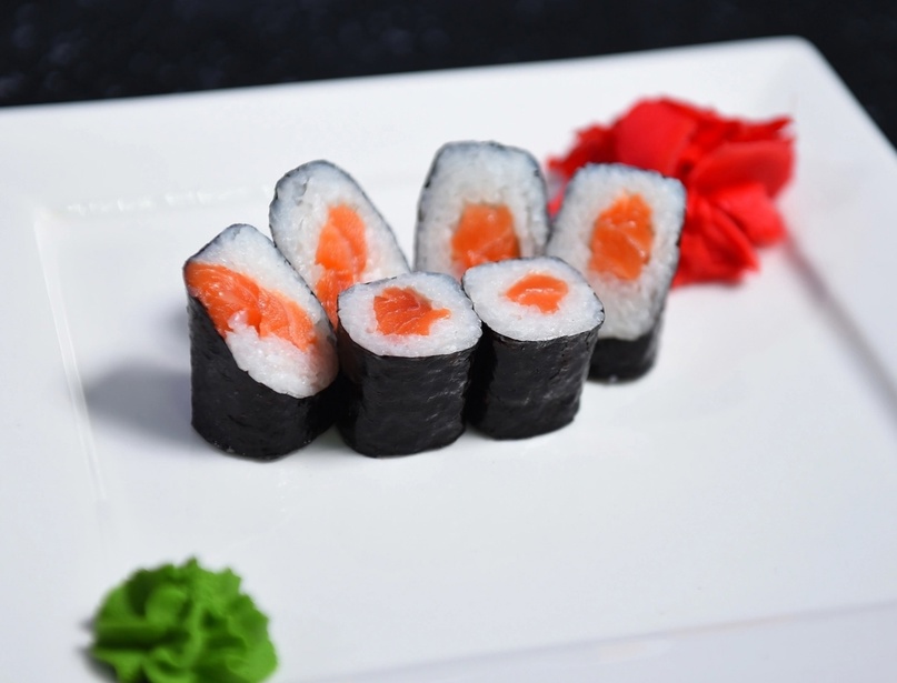 Ролл с лососем