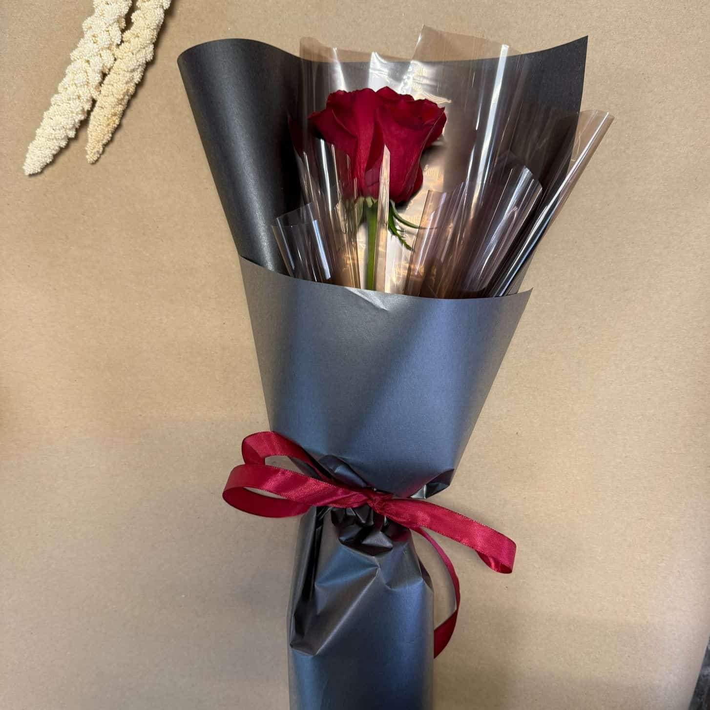 Роза в упаковке