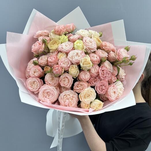 Букет кустовых пионовидных роз