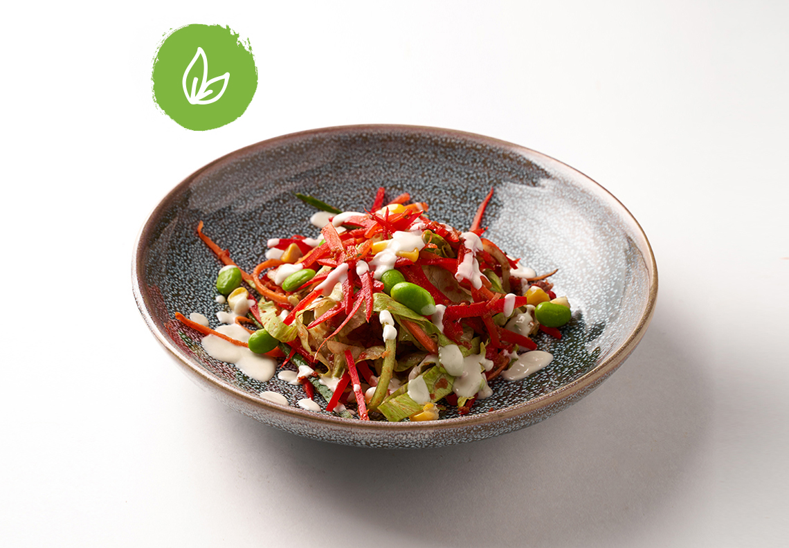 Овощной салат с соусом кешью и фаршем из вяленых томатов