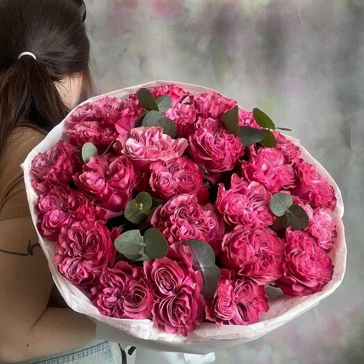 Пионовидная, одноговая роза