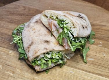 Сэндвич панини с пармской ветчиной