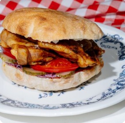 Бургер Пилечи батак в булочке