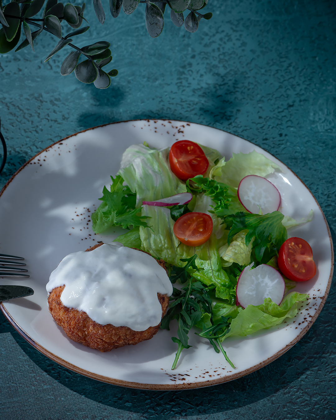 Котлета куриная с гарниром на выбор