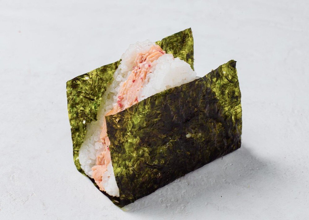 Онигири с крабом