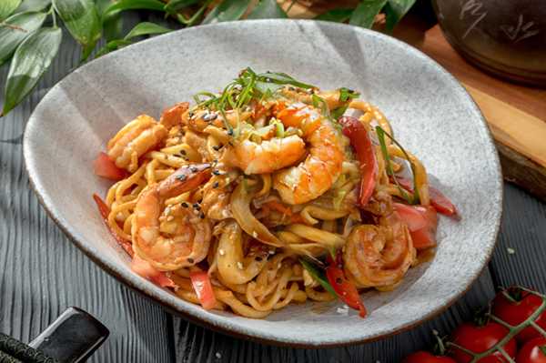 Wok-лапша с тигровой креветкой