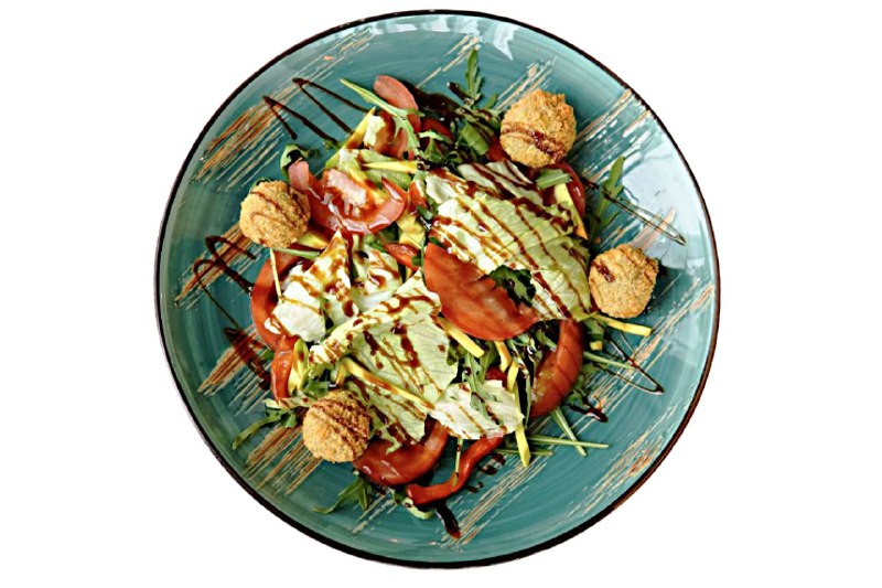 Салат с фалафилем