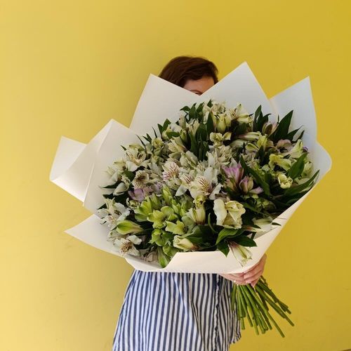 Большой букет шикарных альстромерий 