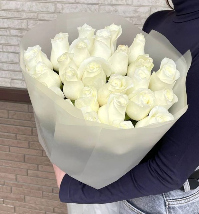 Букер из 25 белых Роз Кения