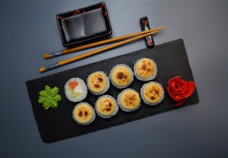 Запеченный ролл Кани Сяки