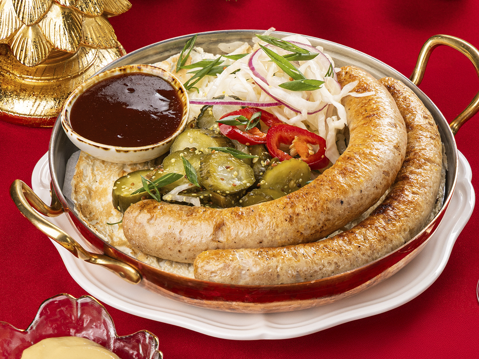 Купаты куриные на мангале с квашеной капустой