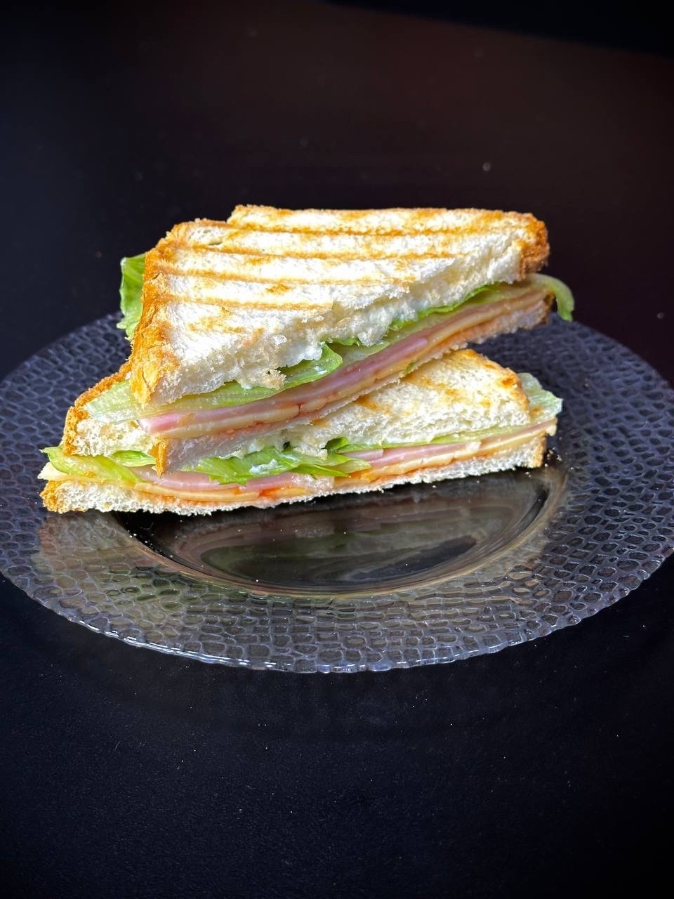 Сэндвич с ветчиной и сыром