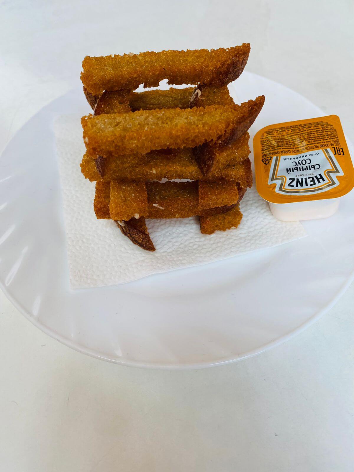 Гренки с чесночным соусом