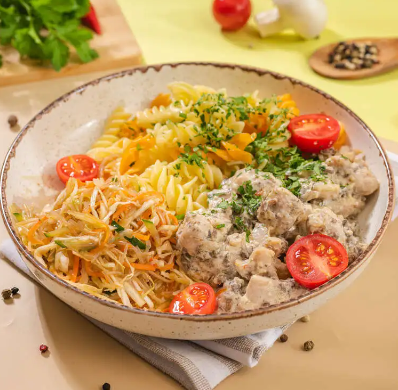 Курочка в сливочном соусе с макаронами