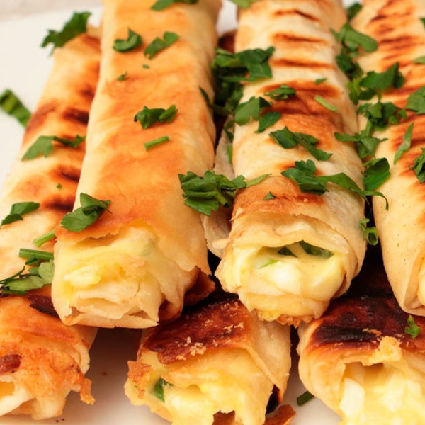 Рулетики с сыром и тортильей