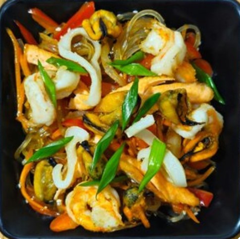 Харусаме с морепродуктами и соусом терияки