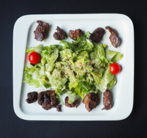 Салат из куриной печени
