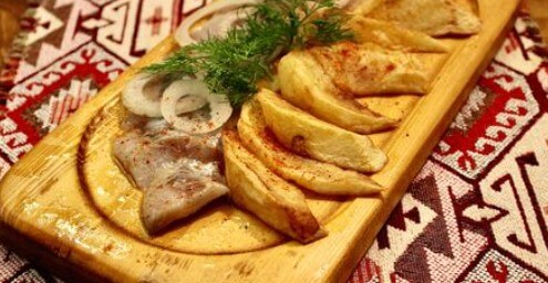 Сельдь с отварным картофелем