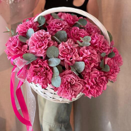 Корзина «Бабочка» из пион роз кантри