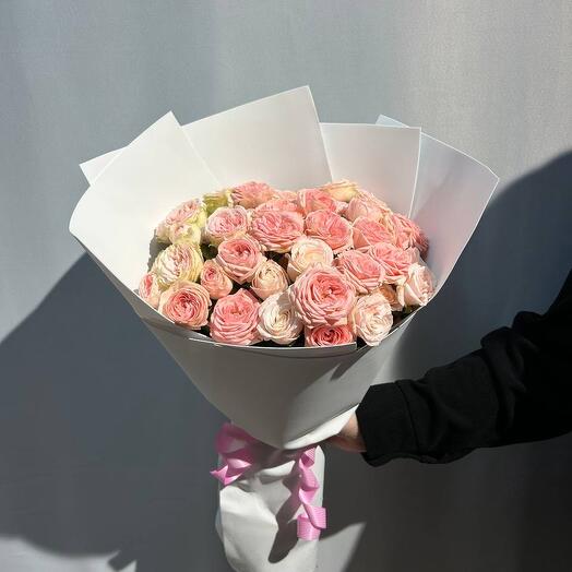 Букет из кустовых роз «Лея»