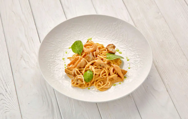 Спагетти с кальмарами и грибами