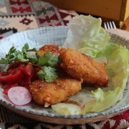 Салат с жареным сулугуни