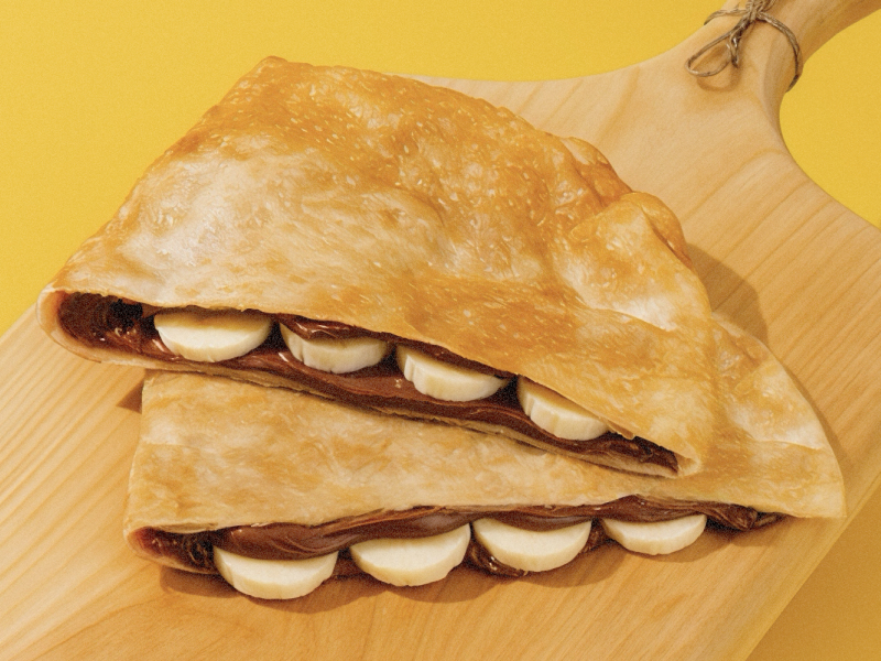 Чебурек с бананом и шоколадной пастой