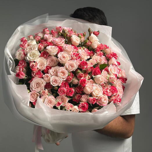 Кустовые розы букет пышный