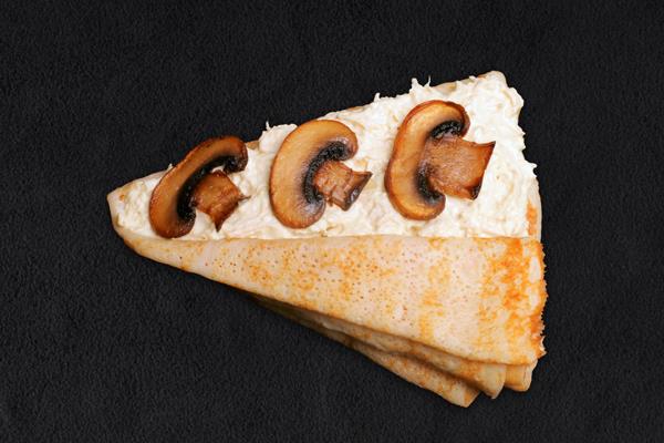 Блин с курочкой и грибами в сливоч.соусе