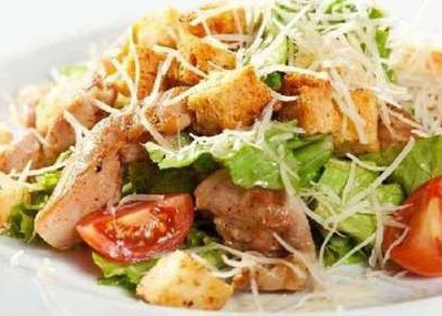 Салат Цезарь с курицей
