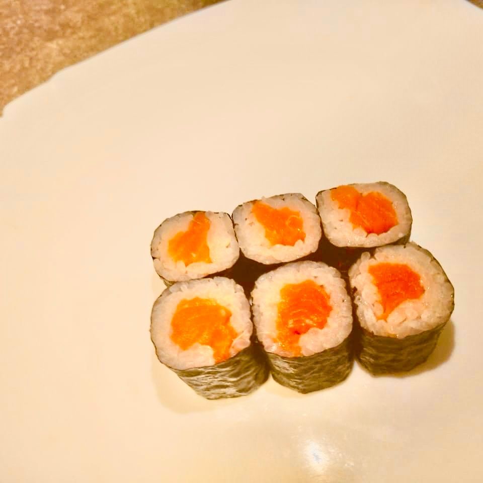 Мини-ролл копчённый лосось