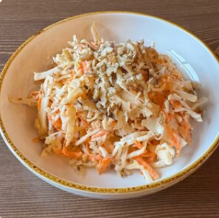 Салат с капустой в ореховом соусе с грецкими орешками