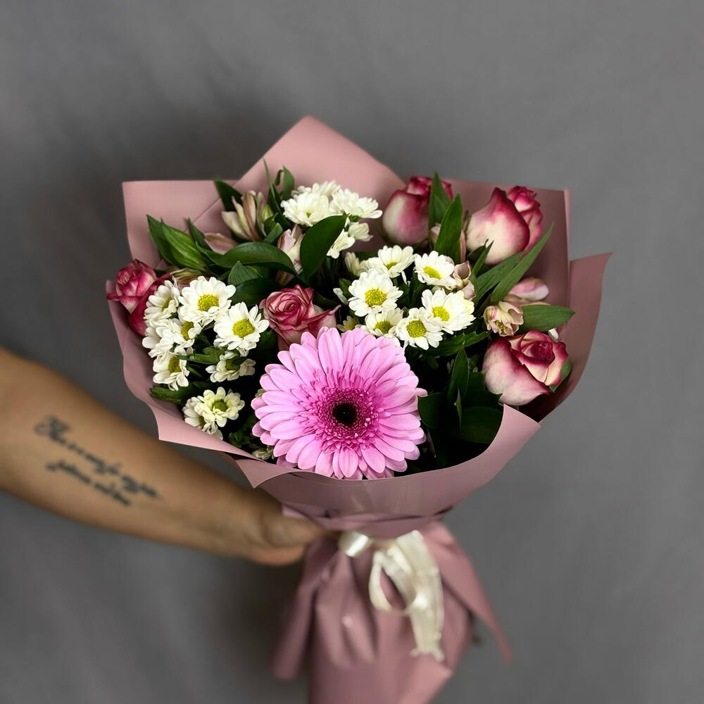 Сборный букет с герберой и розой