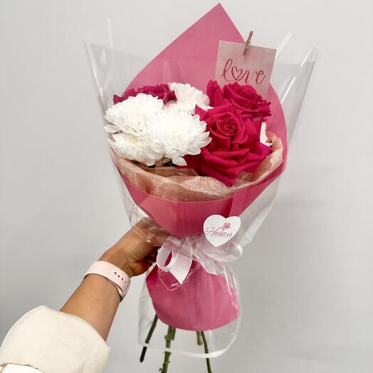 Букет-комплимент из французских роз и хризантем