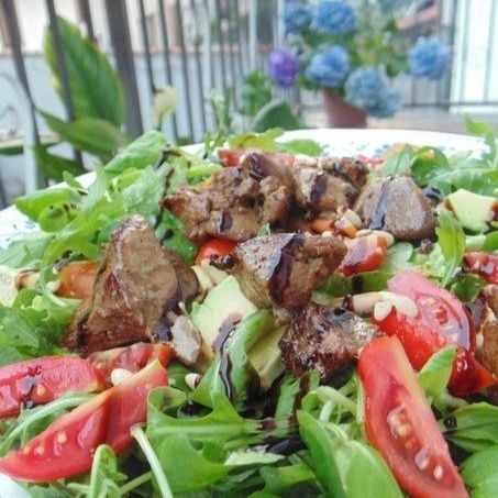 Салат с куриной печенью