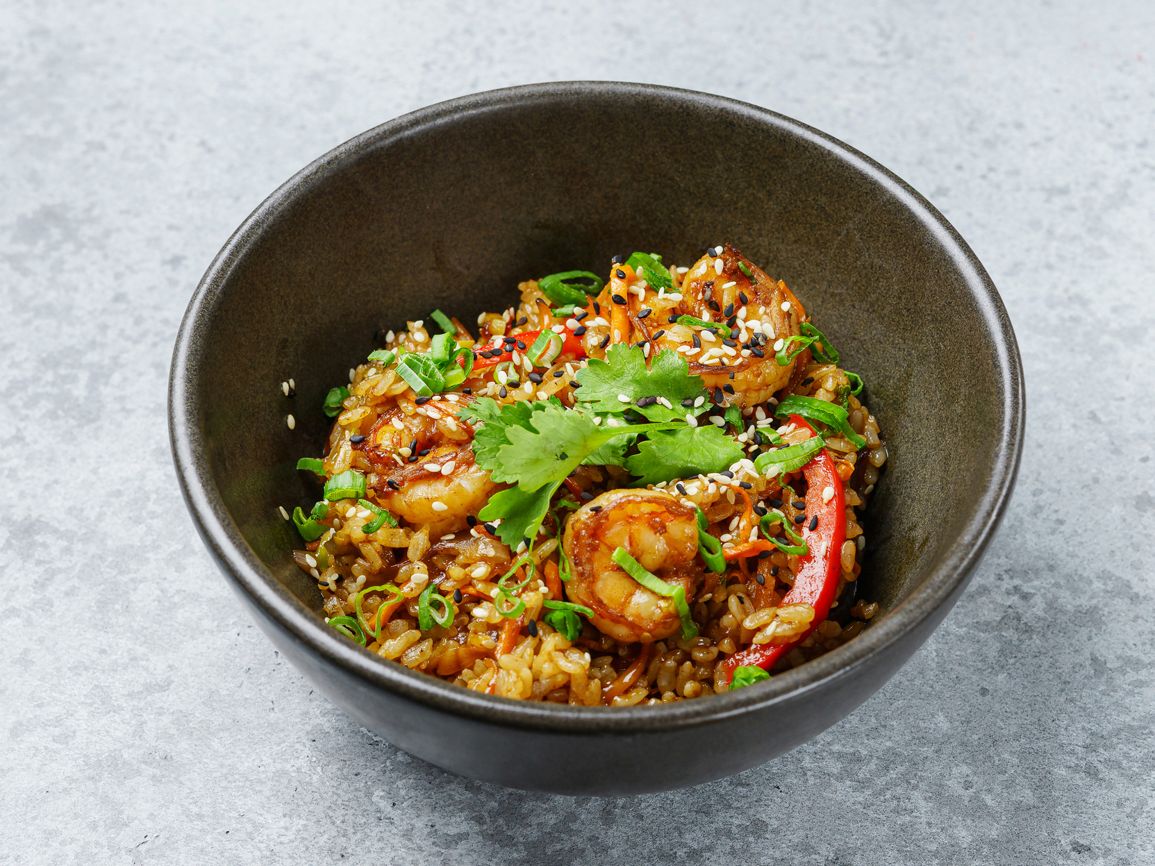 Wok креветки Рис