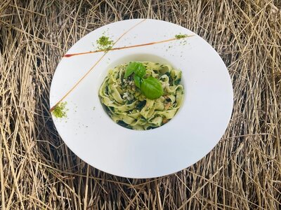 Паста со шпинатом, грецкими орехами и шампиньонами